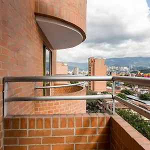 Large 3 Bedroom Near Poblado W Free Parking Apartamento